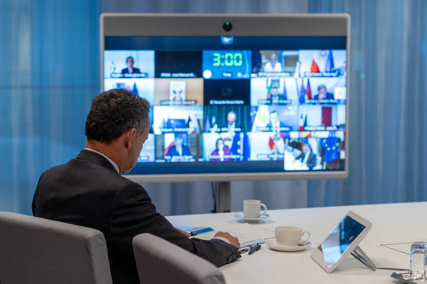 Caspar Veldkamp in overleg met EU-collega's